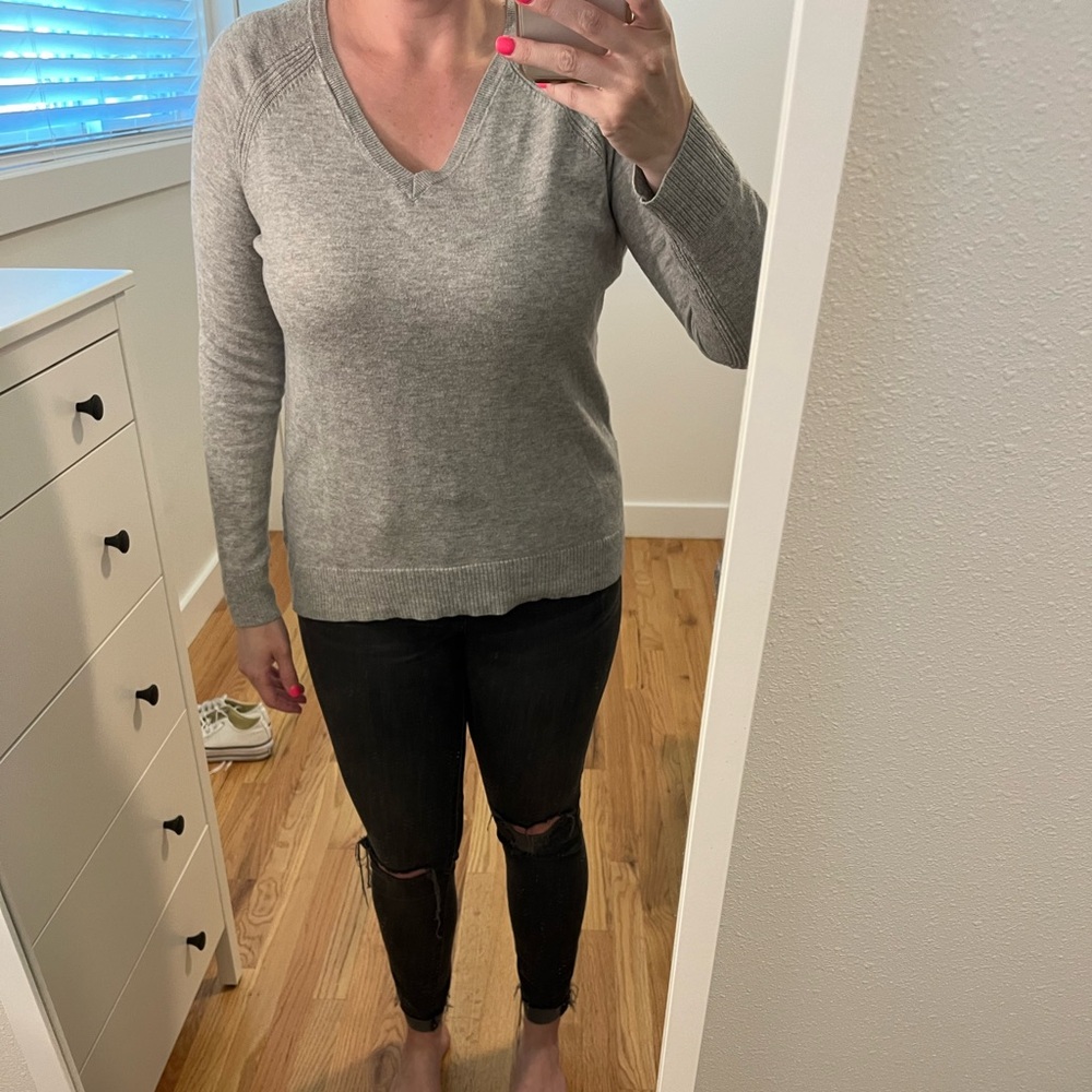 GAP grey sweater